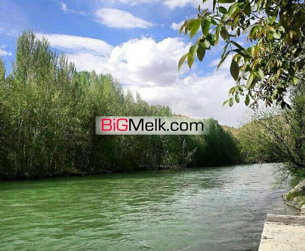 باغ بادام در سامان حاشیه زاینده رود فروش